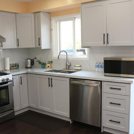 Quiet And Contemporary Home Маркем Екстер'єр фото