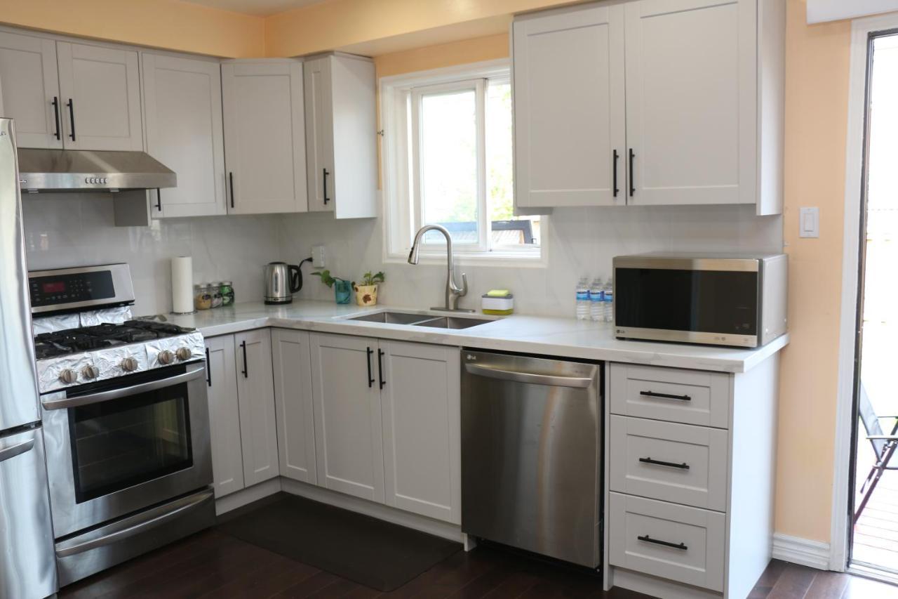 Quiet And Contemporary Home Маркем Екстер'єр фото