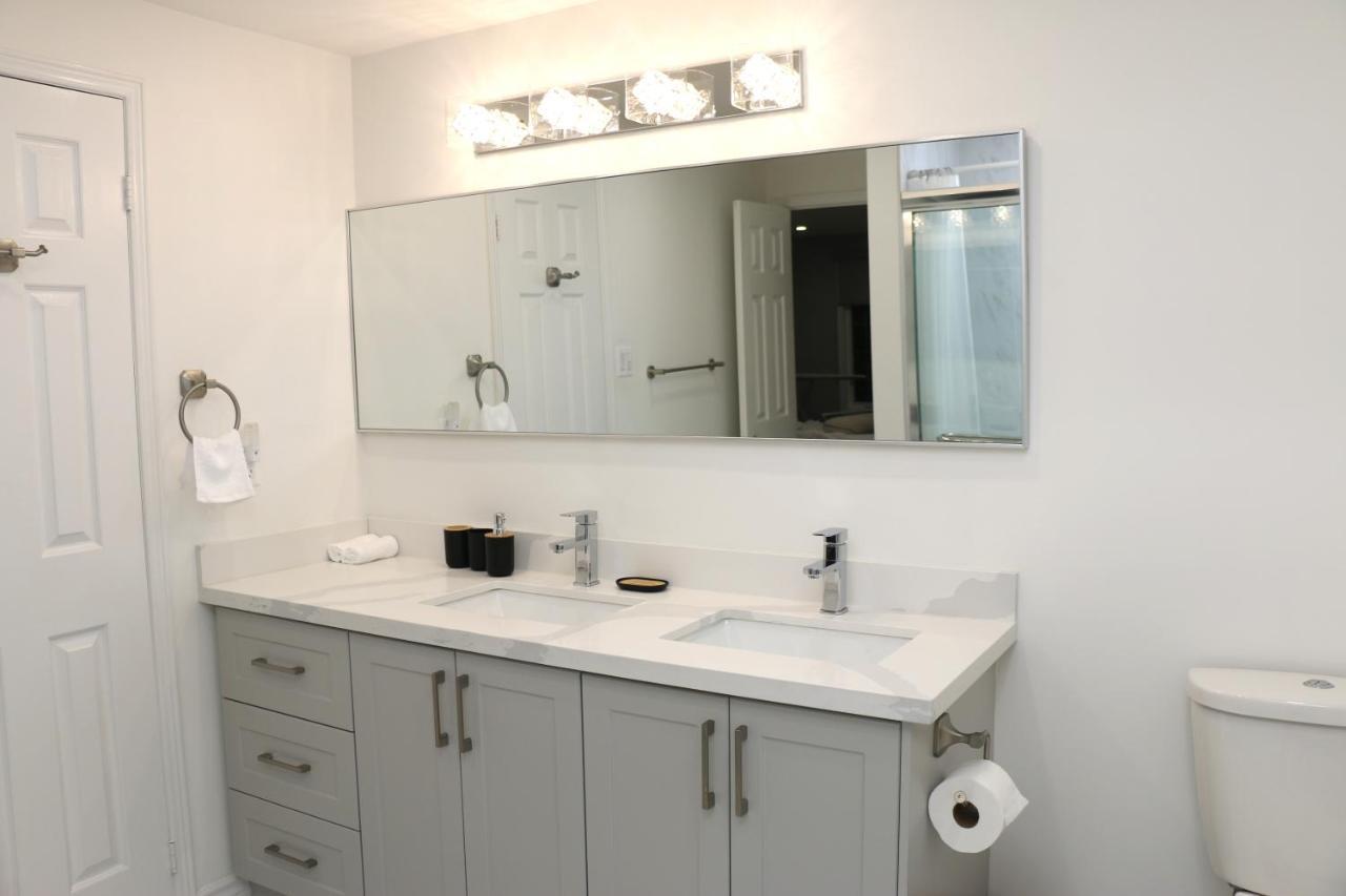 Quiet And Contemporary Home Маркем Екстер'єр фото